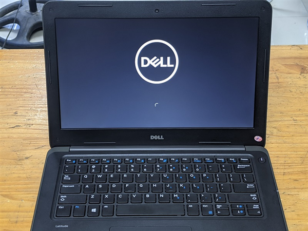 Laptop Dell Latitude E3380